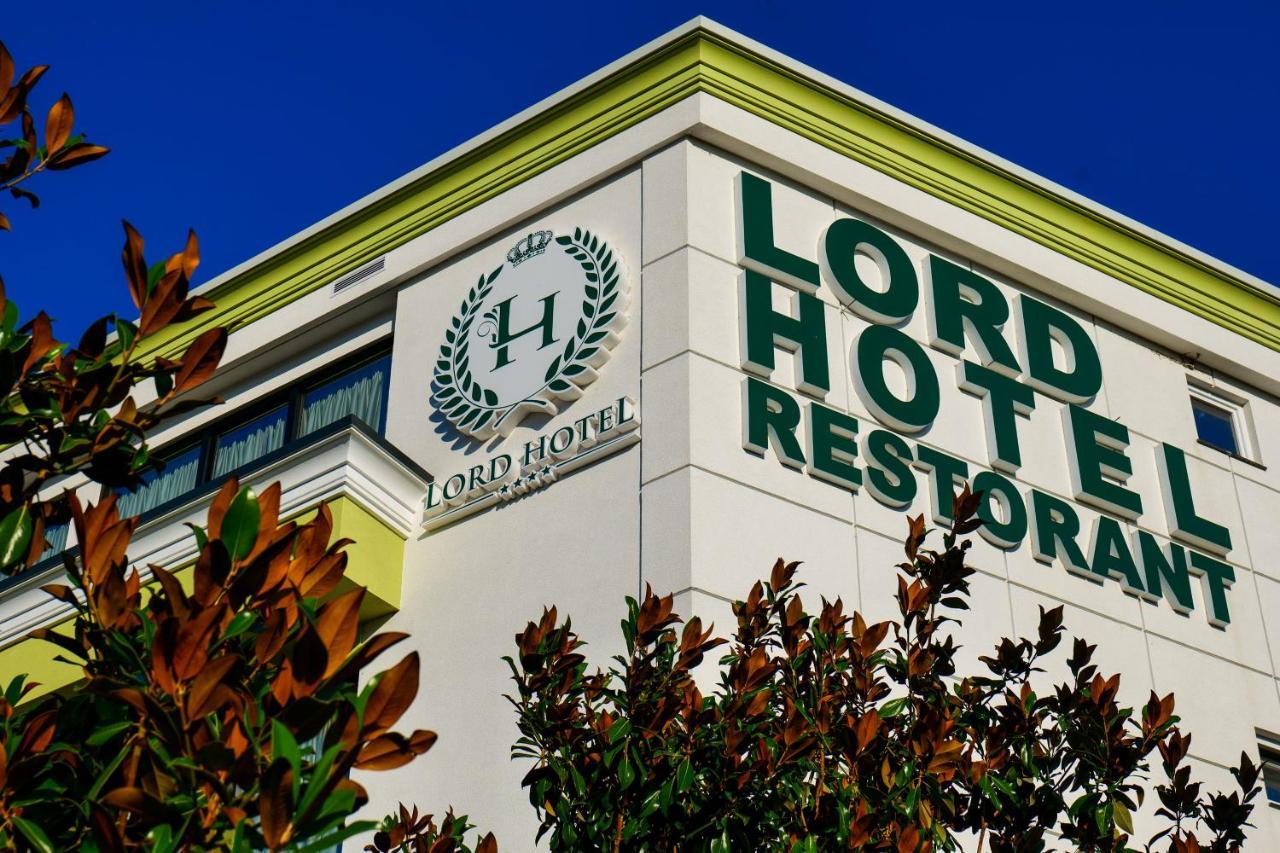 Lord Hotel Тирана Экстерьер фото